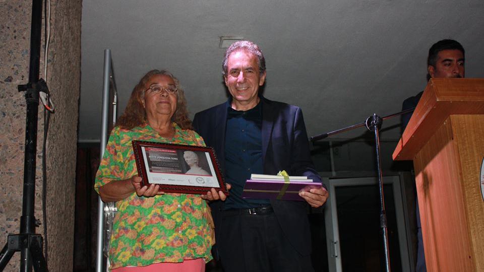 bettyjorquera Se distinguió a la ex funcionaria Betty Jorquera. 35 años en la DIBAM.