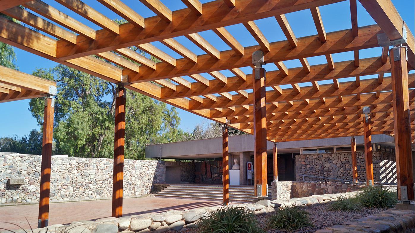 Patio de acceso del Museo Gabriela Mistral de Vicuña