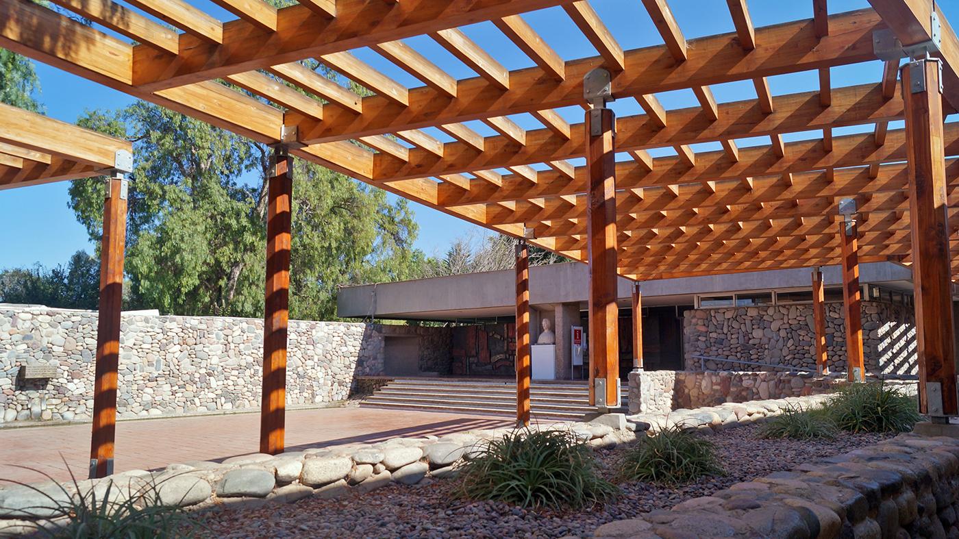 Patio de acceso del Museo Gabriela Mistral de Vicuña