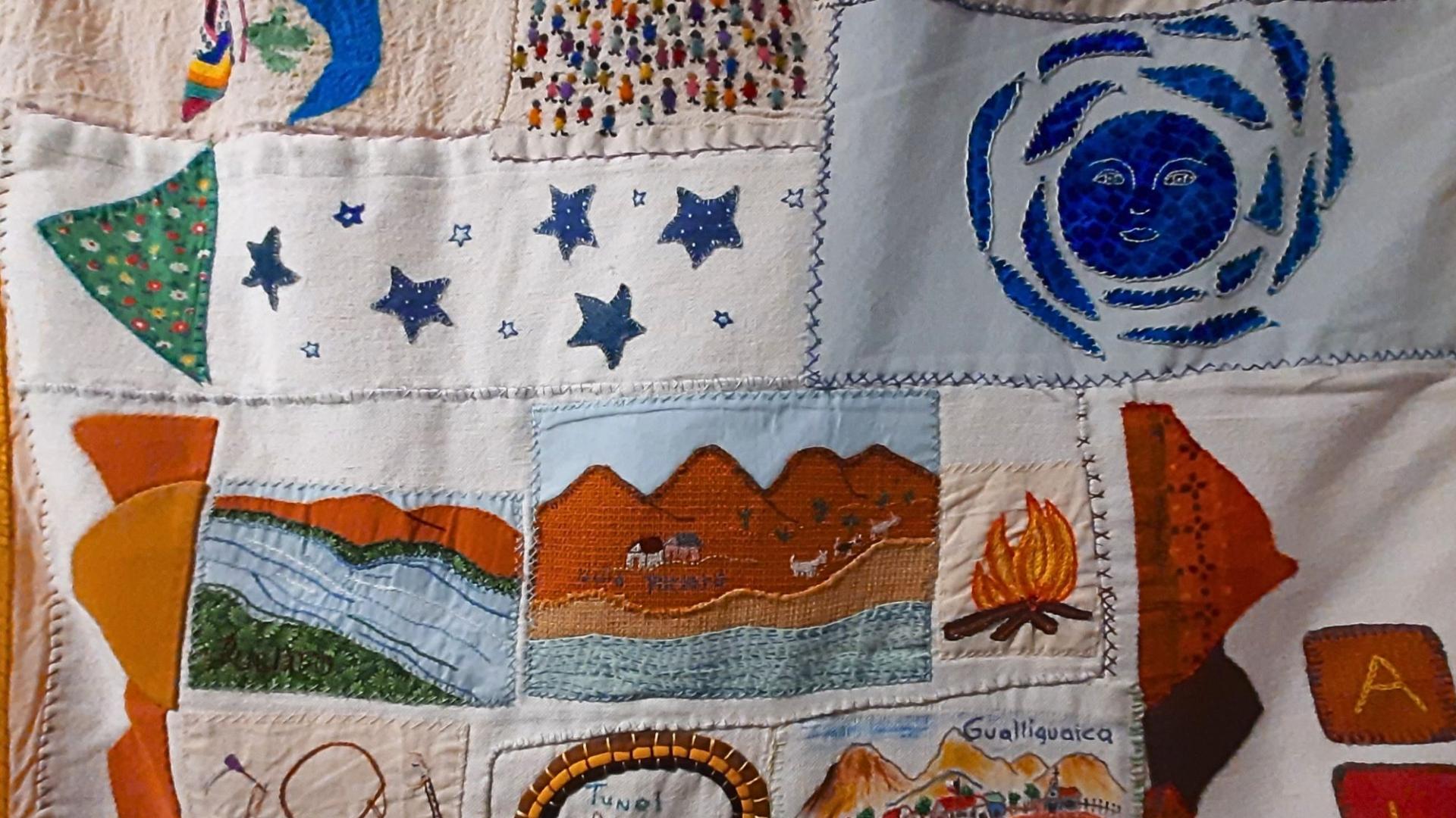 Obra textil que muestra paisajes del Valle de Elqui bordados 