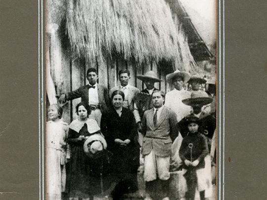 Gabriela Mistral y Palma Guillén en México