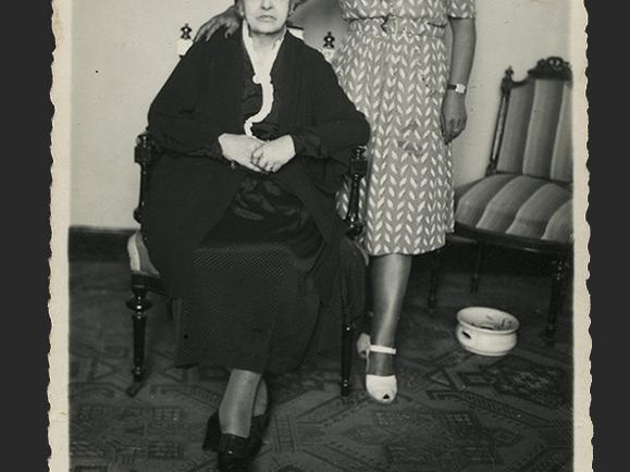 Emelina Molina y Nelly Aguirre de  Hernández, 1946.