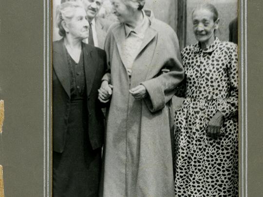 Gabriela Mistral y las mujeres de Montegrande, 1954