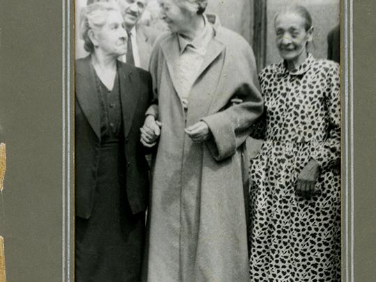 Gabriela Mistral y las mujeres de Montegrande, 1954