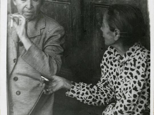 Gabriela Mistral y Amelia Rojas, 1954