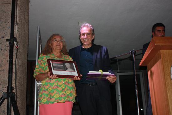 Se distinguió a la ex funcionaria Betty Jorquera. 35 años en la DIBAM.