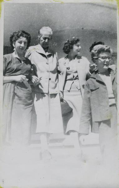 Doris Dana y Gabriela Mistral en Vicuña, 1954 Doris Dana y Gabriela Mistral en Vicuña, 1954